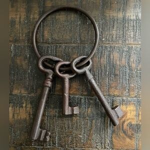 Vintage Iron Key Ring Set - Decorative